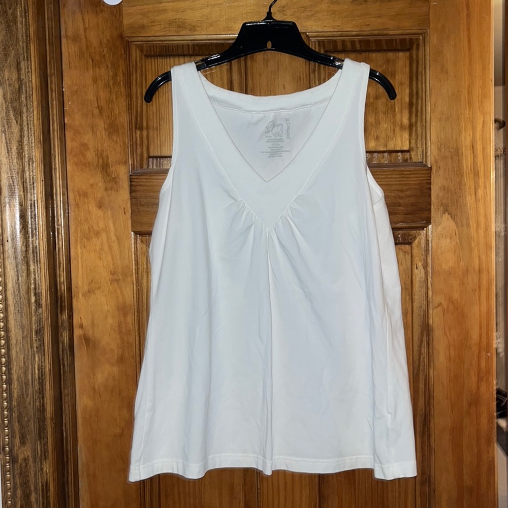 Perfect fit 18/20W white v-neck